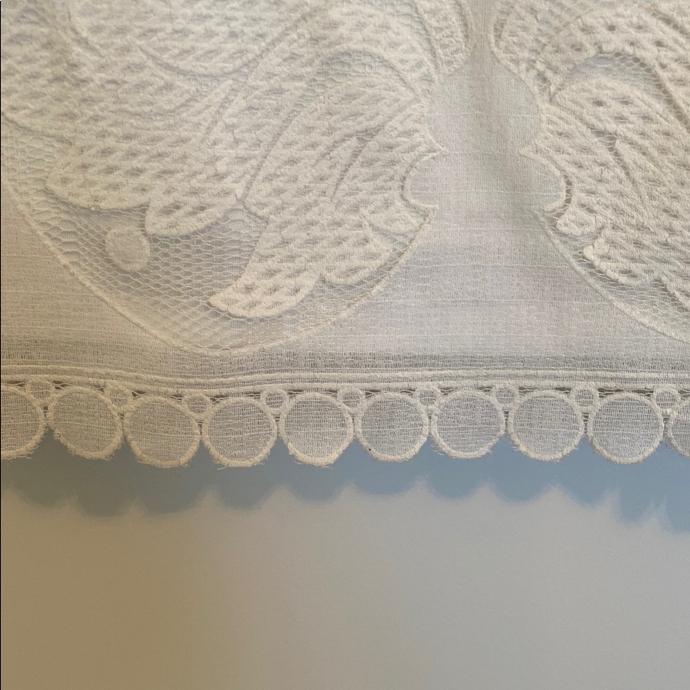 White Sleeveless Lace Dress - Picture 2 of 4